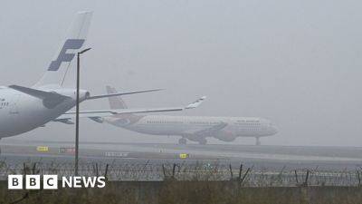 Flight cancellations: Airport chaos angers Indians as fog hits travel - bbc.com - India -  New Delhi -  Delhi -  Mumbai