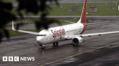 SpiceJet: Man locked in India plane toilet for over an hour - bbc.com - India - city Mumbai - city Bangalore
