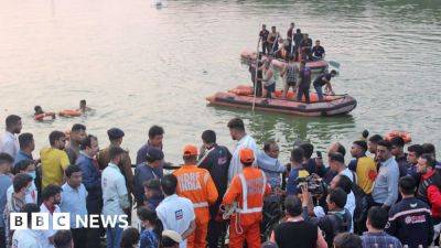 Narendra Modi - Bhupendra Patel - India boat accident: At least 10 schoolchildren dead after vessel capsized - bbc.com - India - county Lake - state Kerala