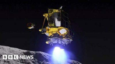 Hitoshi Kuninaka - Japan lands on Moon but glitch threatens mission - bbc.com - Japan - China - Usa - India - Soviet Union