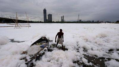 Rhea Mogul - Toxic foam coats sacred river near New Delhi as Indian capital battles hazardous pollution - edition.cnn.com - India -  Delhi -  New Delhi, India