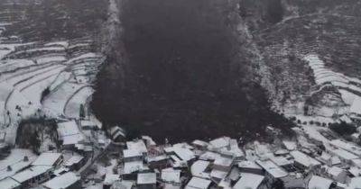 Vivian Wang - Landslide in Southern China Buries Dozens and Sends Hundreds Fleeing - nytimes.com - China - province Guizhou - province Yunnan