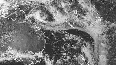 Tropical low off northeast Australia expected to become cyclone and dump heavy weekend rains - apnews.com - Australia - state Queensland
