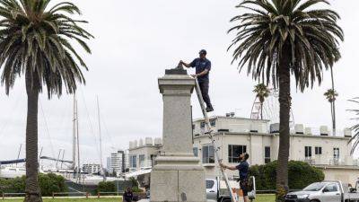 2 monuments symbolizing Australia’s colonial past damaged by protesters ahead of polarizing holiday - apnews.com - New Zealand - Canada - Usa - Britain - Australia -  Melbourne, Australia - county Garden