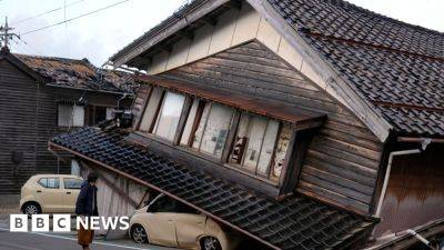 Yoshimasa Hayashi - Fumio Kishida - Japan earthquake: Fires hit quake zone as rescuers race to reach survivors - bbc.com - Japan - prefecture Ishikawa