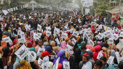 Khaleda Zia - Bangladesh opposition calls for strike on election weekend as premier Hasina seeks forgiveness - apnews.com - Bangladesh -  Dhaka, Bangladesh