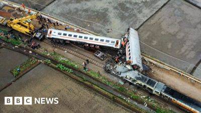 Drone footage shows aftermath of Indonesia train crash - bbc.com - Indonesia