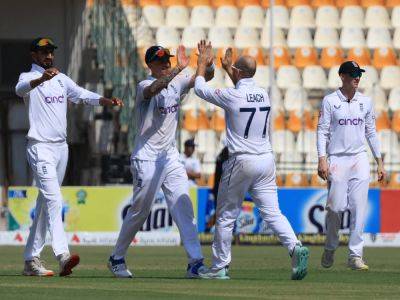 Leach leads England rout of Pakistan in first Test - aljazeera.com - Pakistan