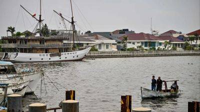 Prabowo’s sea wall plan ‘not the cure’ for Indonesia’s land subsidence issues, experts say