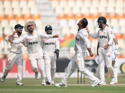 Kevin Hand - Shan Masood - Pakistan spinners take all 20 England wickets to level Test series - aljazeera.com - Bangladesh - Pakistan