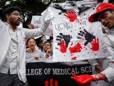 Doctors in India’s Kolkata resume strike, demand action on safety - aljazeera.com - India - state Bengal - city Kolkata, India