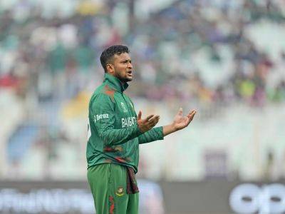 Shakib Al-Hasan - Bangladeshi cricketer Shakib Al Hasan’s fans attacked by rivals in Dhaka - aljazeera.com - India - Bangladesh - South Africa