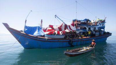 About 140 Rohingya Muslims on wooden boat off Indonesia’s coast as residents refuse to let them land - apnews.com - Indonesia - Burma - Malaysia - Bangladesh