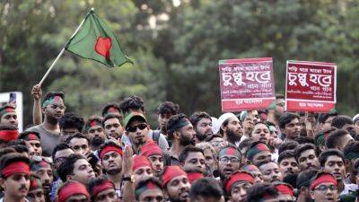 Mohammed Shahabuddin - JULHAS ALAM - Fresh tension grips Bangladesh as student protesters demand president’s resignation - apnews.com - India - Bangladesh - city Dhaka, Bangladesh