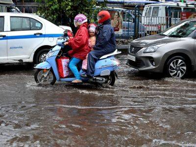 Thousands evacuated as India’s eastern coast braces for Cyclone Dana - aljazeera.com - India - Bangladesh - city Kolkata