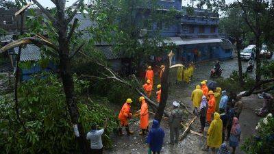 Cyclone Dana lashes eastern India as hundreds of thousands evacuate - edition.cnn.com - India - state Bengal - county Atlantic - city Kolkata - state Odisha