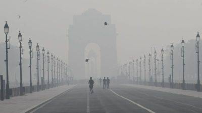 Lex Harvey - Thick smog chokes northern India and eastern Pakistan ahead of Diwali - edition.cnn.com - India - Pakistan - city Delhi - city Lahore, Pakistan