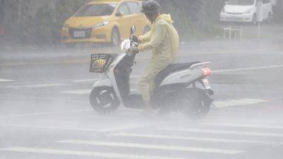 Typhoon Krathon makes landfall on Taiwan, packing fierce winds and torrential rain