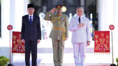 Malaysian and Pakistani prime ministers agree to boost trade and economic ties