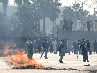 Supporters of jailed ex-PM rally in Pakistan despite police crackdown