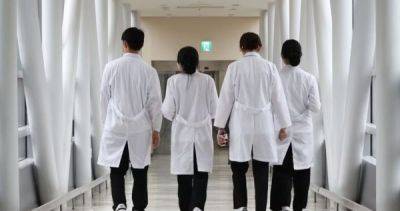 Han Duck - Park Min - South Korea trainee doctors stage walkout over medical school quotas - asiaone.com - South Korea -  Seoul