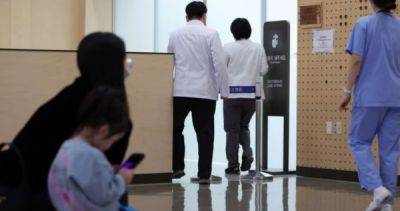 More doctors in South Korea join protest, authorities warn patients at risk