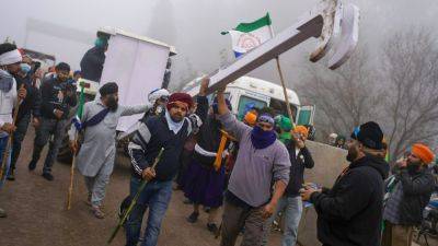 Police fire teargas as Indian farmers resume protest march to New Delhi after talks fail
