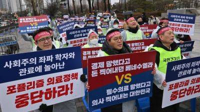 South Korea gives protesting doctors end-February deadline to return to work