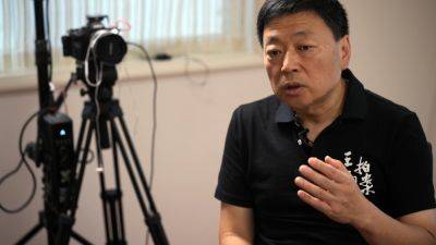 Two Chinese bloggers in exile warn that police are interrogating their followers