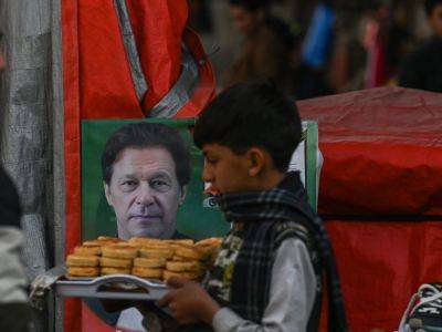 Nawaz Sharif - PTI-linked independents take Pakistan election lead as counting nears end - aljazeera.com - Pakistan