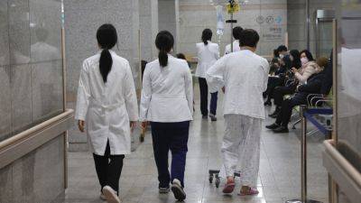 HYUNGJIN KIM - South Korea criticizes senior doctors for threatening to resign to support their juniors’ walkouts - apnews.com - South Korea -  Seoul, South Korea