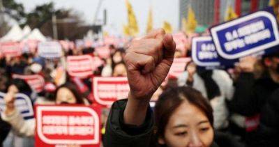 South Korea sets up hotline to support doctors defying walkout