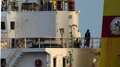 India’s navy takes control of bulk carrier hijacked by Somali pirates and evacuates crew