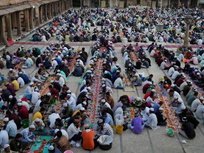 Foreign students attacked in India over Ramadan prayer at university hostel
