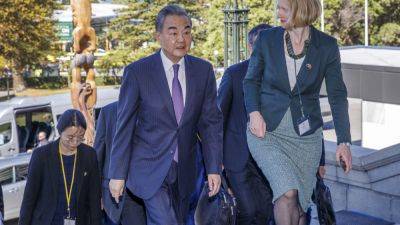 Chinese Foreign Minister meets New Zealand counterpart to start diplomatic tour