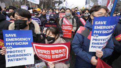 Han Duck - CGTN - South Korean doctors hold a mass rally against medical policy - cgtn.com - South Korea - North Korea
