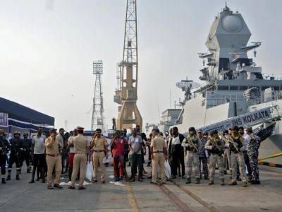 Captured Somali pirates arrive in India to face trial over ship hijacking - aljazeera.com - Burma - India -  Mumbai - Somalia -  Kolkata - Bulgaria - Angola