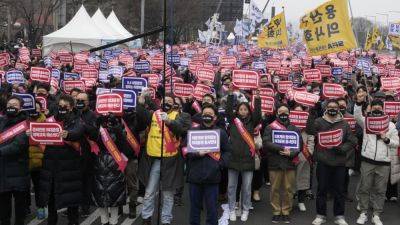 HYUNGJIN KIM - Park Min - South Korea takes steps to suspend licenses of striking doctors after they refuse to end walkouts - apnews.com - South Korea -  Seoul, South Korea
