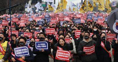 South Korea Moves to Suspend Licenses of Thousands of Protesting Doctors