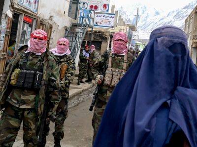 Afghan women stage rare protests, braving Taliban reprisals - aljazeera.com - Afghanistan