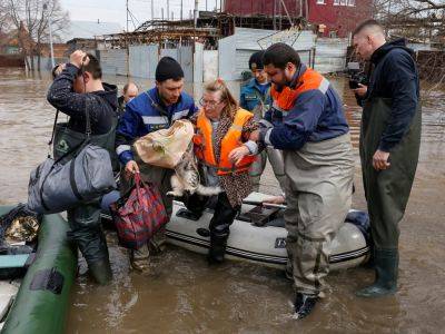 Russia, Kazakhstan evacuate 110,000 people as record floods set to worsen - aljazeera.com - Russia -  Moscow - Kazakhstan