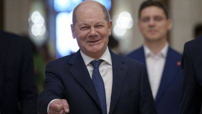 Germany’s Scholz arrives in China on a visit marked by trade tensions and Ukraine conflict