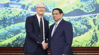 Tim Cook - Pham Minh Chinh - Apple CEO says that he wants to increase investments in Vietnam - apnews.com - China - India - Vietnam -  Hanoi, Vietnam