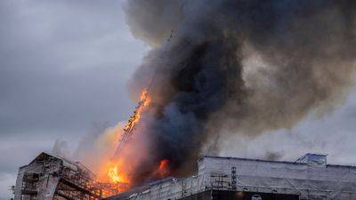 Sam Meredith - Reuters - Fire engulfs Denmark’s historic stock exchange building, iconic spire collapses - cnbc.com - France - Denmark -  Copenhagen