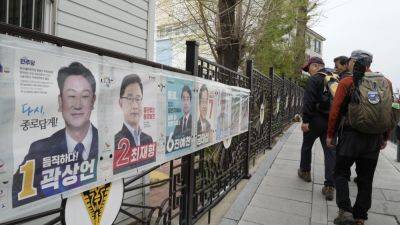 KIM TONGHYUNG - Choi Jin - South Korea election issues: Green onions, striking doctors, an alleged sexist jab at a candidate - apnews.com - South Korea - North Korea -  Seoul, South Korea