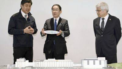 Japanese leader visits new chip factory, stressing ties with Taiwan and support for key technology