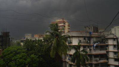 Collapsing billboard kills 3 and hurts 59 in heavy rains in Mumbai. Scores might be trapped