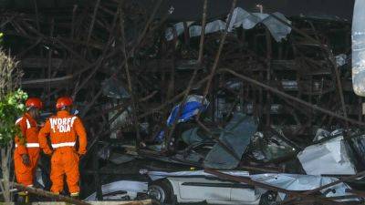 Billboard that collapsed in Mumbai storms killed at least 14 and injured 75 - apnews.com - India -  Mumbai, India