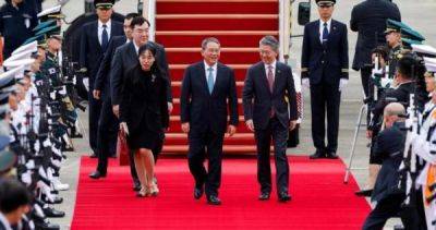 Fumio Kishida - Li Qiang - Yoon Suk - China’s Premier Li Qiang to hold rare summit with US-allied South Korea, Japan - asiaone.com - Japan - China - Taiwan - Usa - South Korea - North Korea -  Seoul