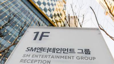 Lim Hui Jie - Top K-pop stocks fall as Hybe sells $50 million stake in SM Entertainment - cnbc.com - South Korea